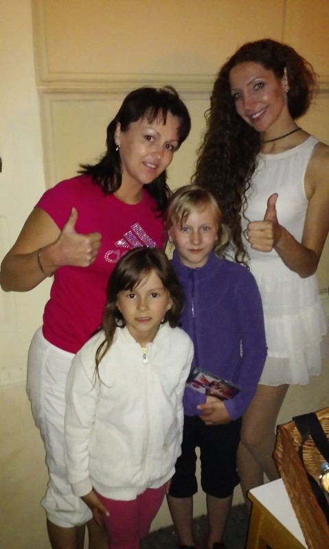 Pokud máte svoje foto s Olgou, posílejte ho na adresu: foto@lounovaolga.cz.